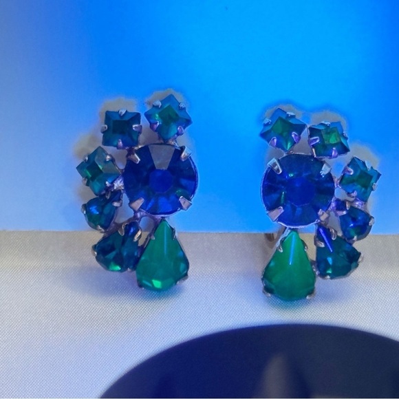 Beautiful Uranium Crystal Rhinestone Emerald Green Clip On Earrings Vintage - Picture 4 of 14